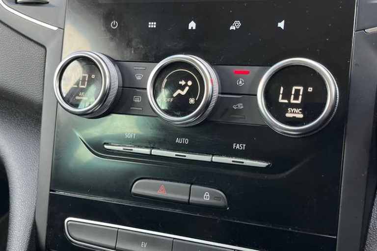 2022 Renault Megane 1.6 E-TECH PHEV 160 Iconic 5dr Auto ESTATE PETROL/ELECTRIC Automatic