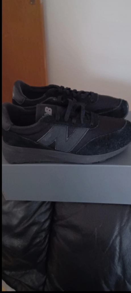 Brand new boxed New Balance 370 Trainers 