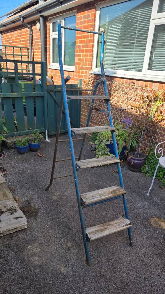 Step Ladder (needs refurb)