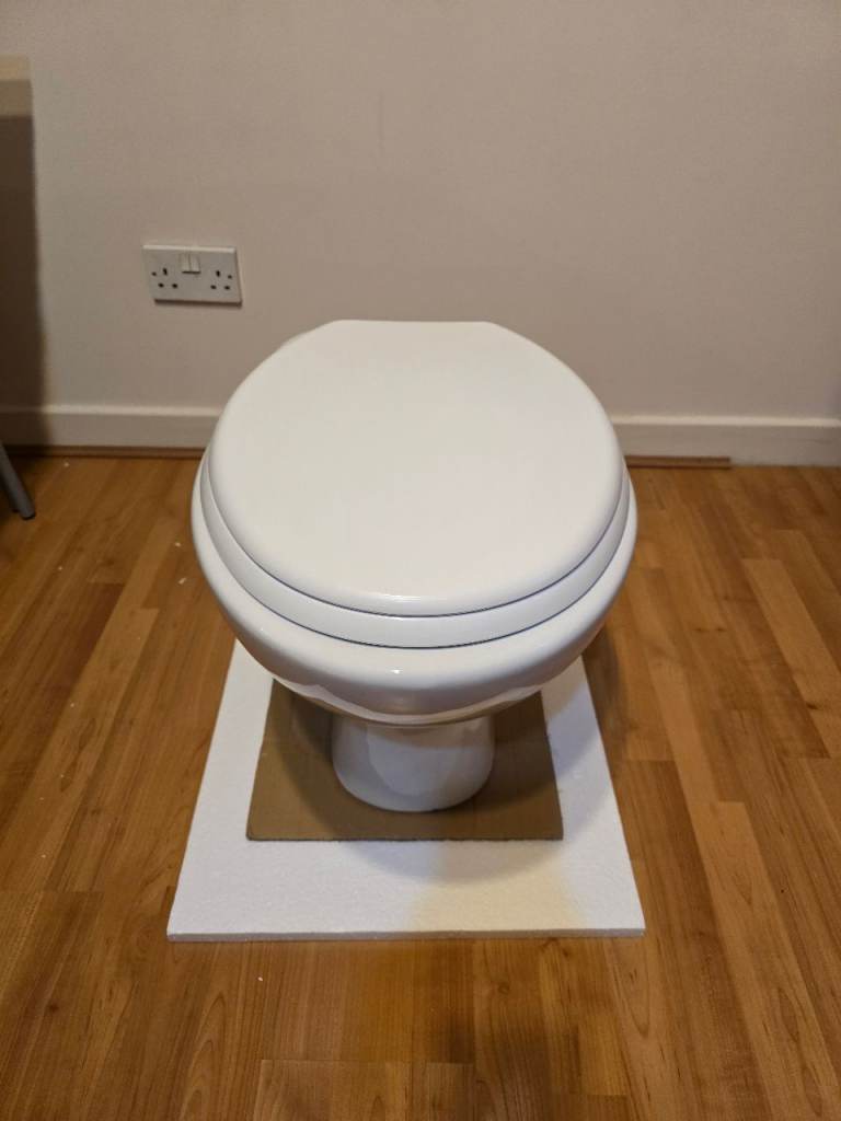Toilet with soft close lid