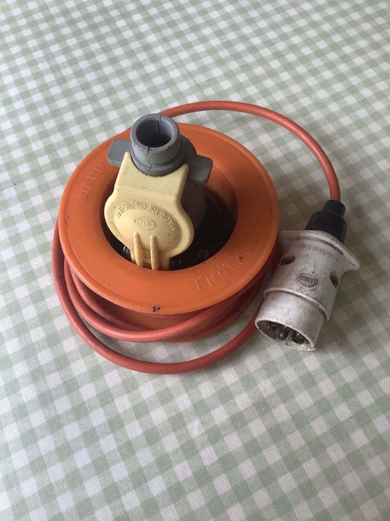 Hook-up  4.3 metre extension, tow bar, caravan