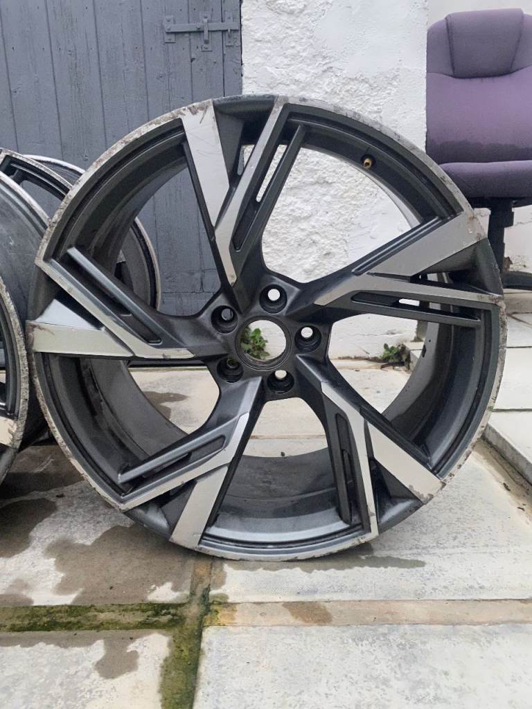 Audi Alloys Size 20" RS6 PCD 5x112 J9 ET 35 Scratched