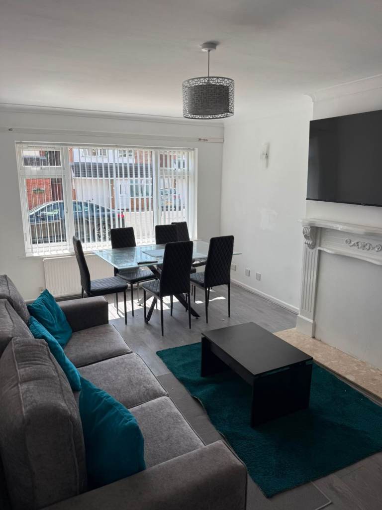 Transitional housing scheme - Birmingham, 16 Ireland Green Road, West Bromwich, B70 8QS 