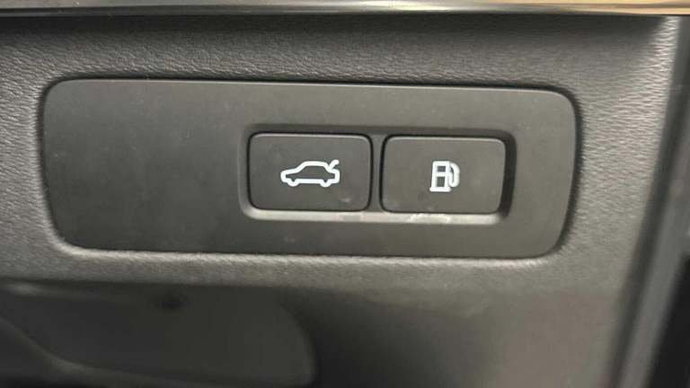 2025 Volvo XC90 Plus, T8 AWD Plug-in hybrid, Electric/Petrol, Dark, 7 Seats ( 360* Camera ) ESTAT...