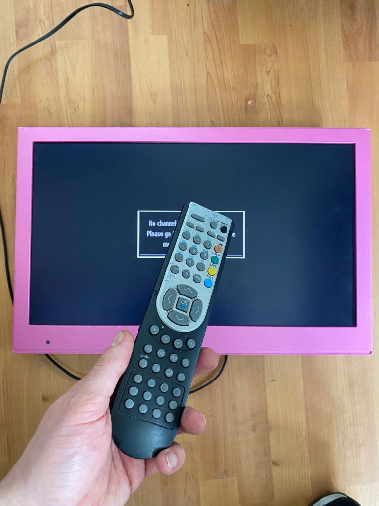 Bush Pink 24 inch TV DVD free view Player with remote.