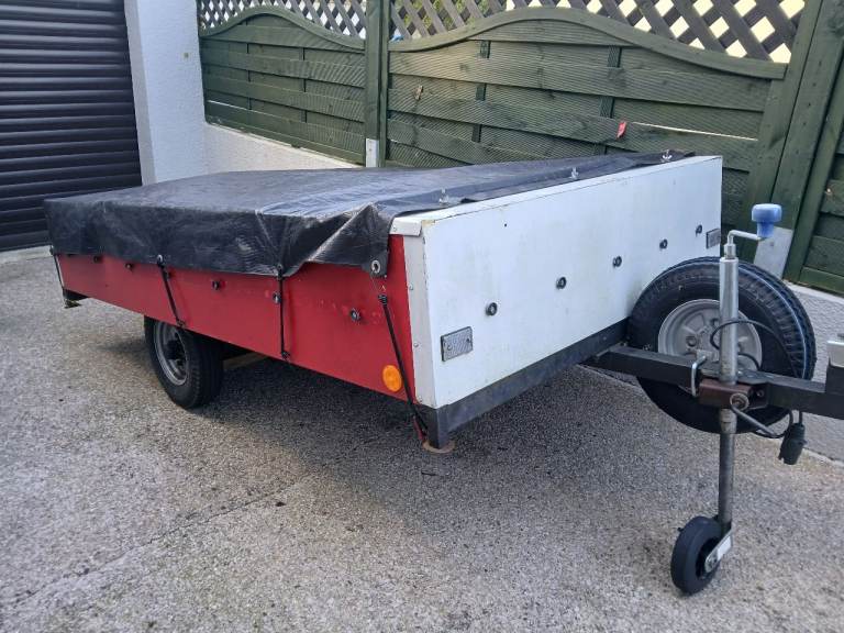 UNIVERSAL TRAILER FOR GOODS OR MOTOR SCOOTER /BIKE