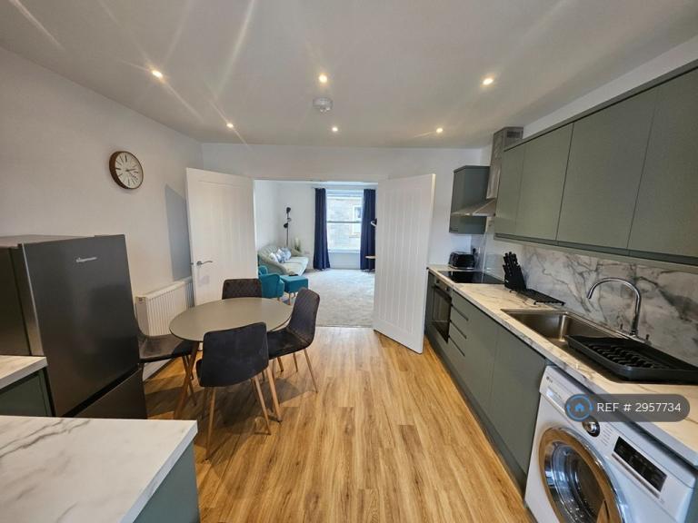 2 bedroom flat in Chapel Street, Camborne, TR14 (2 bed) (#2957734)
