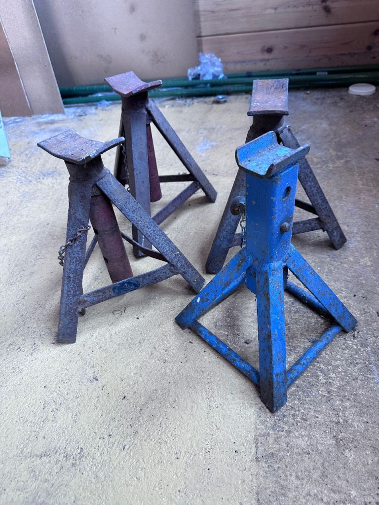 4 axle stands