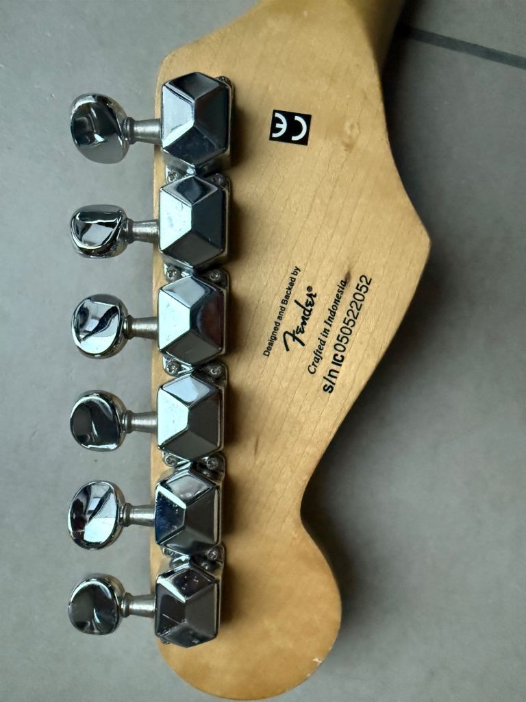 Fender Squier Mini Strat 3/4 Size mini Black Immaculate & Stand