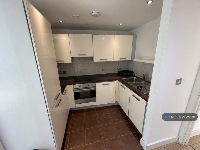 2 bedroom flat in Regal Court, Birmingham, B15 (2 bed) (#2776376)