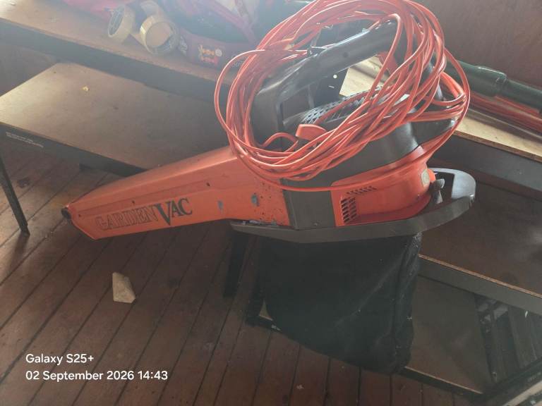 Flymo Garden Vac Electric Leaf Blower and Vacuum