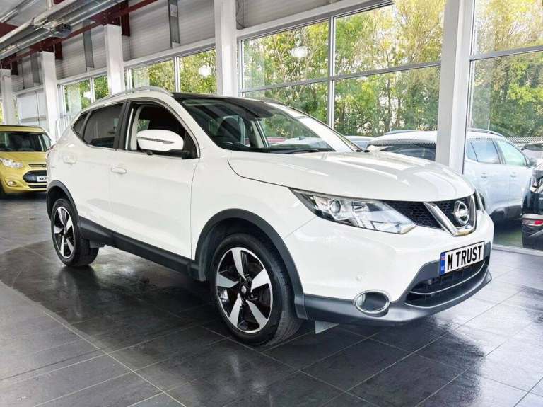 2015 Nissan Qashqai 1.5 dCi n-tec+ SUV 5dr Diesel Manual 2WD Euro 6 (s/s) (110 ps) 2 FORMER OWN H...