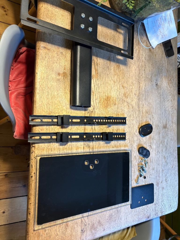 Tv stand - including tv brackets 