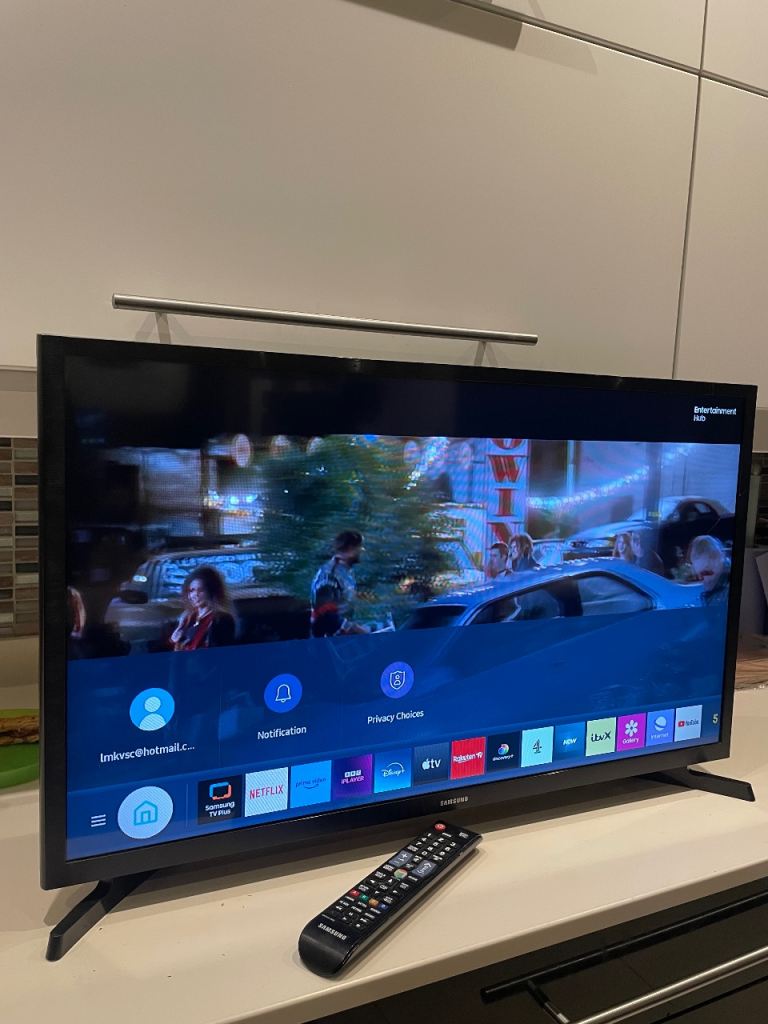 Samsung 32 inch Smart TV