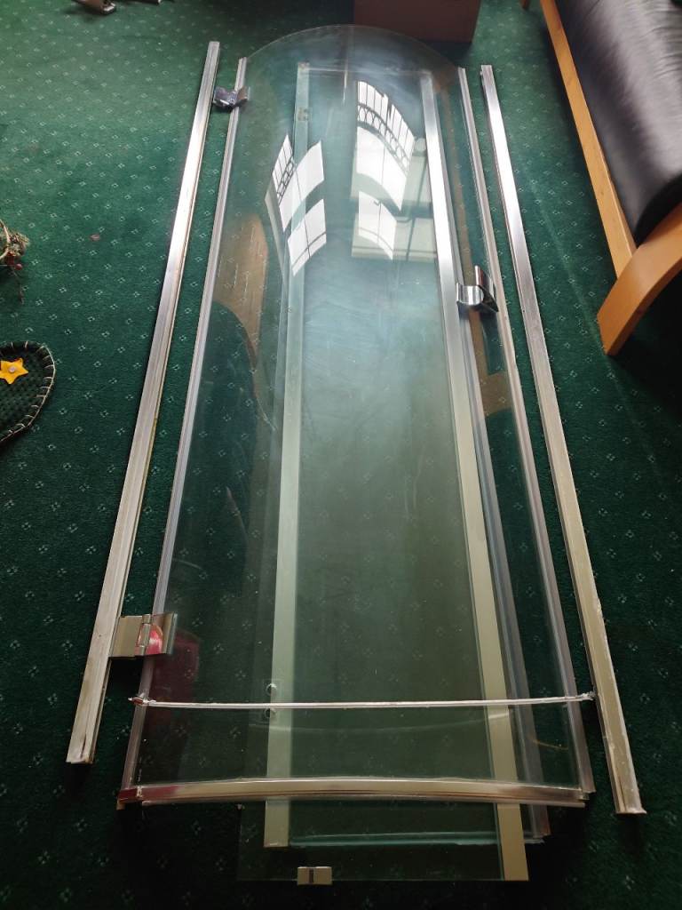 Quadrant glass shower door 