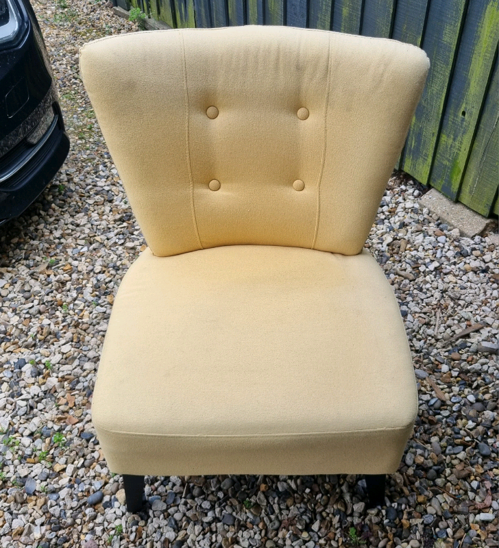 Mustard/yellow chair