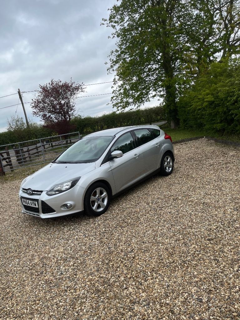 Ford Focus 1.6 Zetec Navigator Hatchback 5dr Petrol Manual Euro 5 (105 ps) 