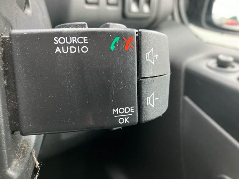 2020 Renault Trafic LL30 ENERGY dCi 120 Sport Nav 9 Seater Standard Roof Minibus DIESEL Manual