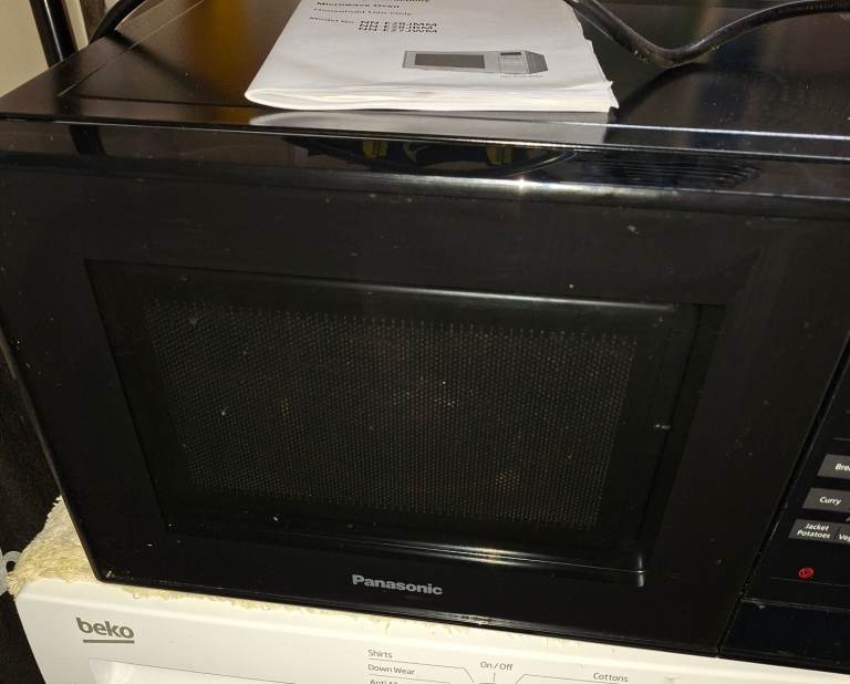 PANASONIC 800W 20L DIGITAL MICROWAVE.BLACK EXCELLENT UNMARKED CONDITION 