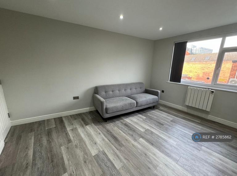 1 bedroom flat in Hall Gate, Doncaster, DN1 (1 bed) (#2785862)