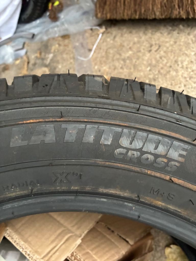 215/65R16 Michelin Latitude Cross tyre, as new