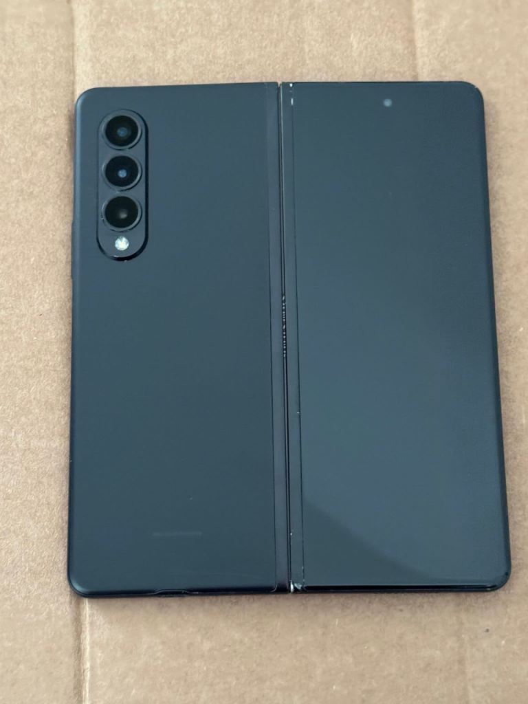 Samsung galaxy Z fold 3 256gb unlocked black