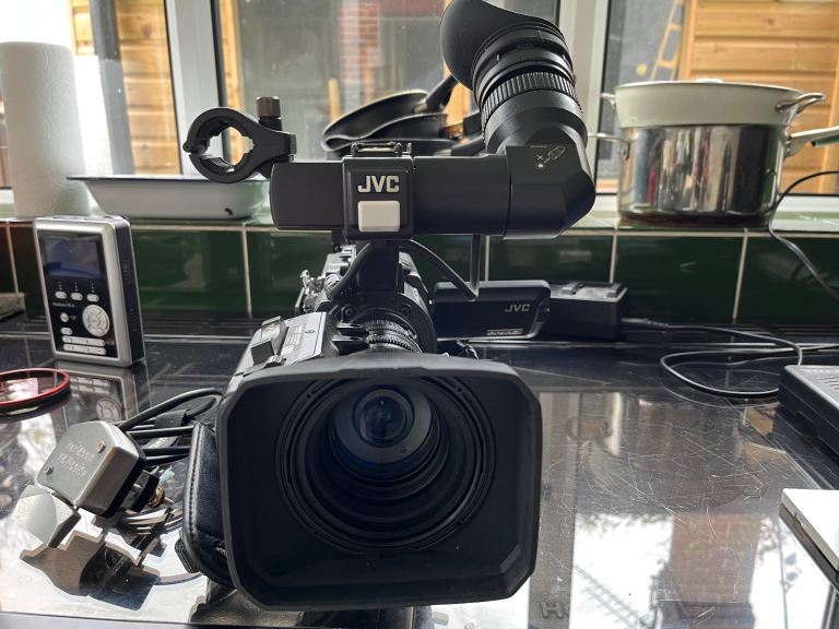 VIDEO CAMERA: JVC GY-HD101 WITH ACCESSORIES