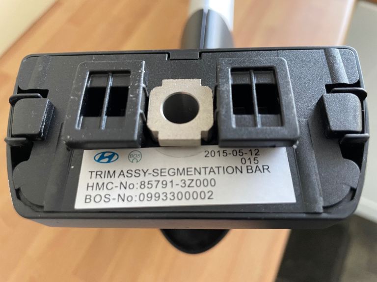 Brand new Hyundai Genuine Trim Assy Segmentation Roof Bar 85791-3Z000 BOS 099330002