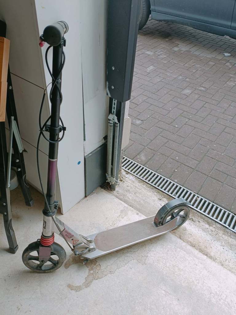 kids scooter - Free to collect