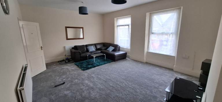 3Bed Fully Refurbished Maisonette 