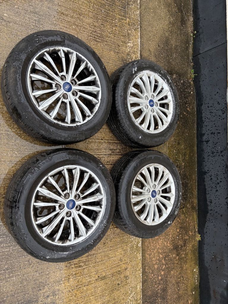 Set of 4 Genuine Ford Focus MK3/4 Titanium Alloys with Tyres