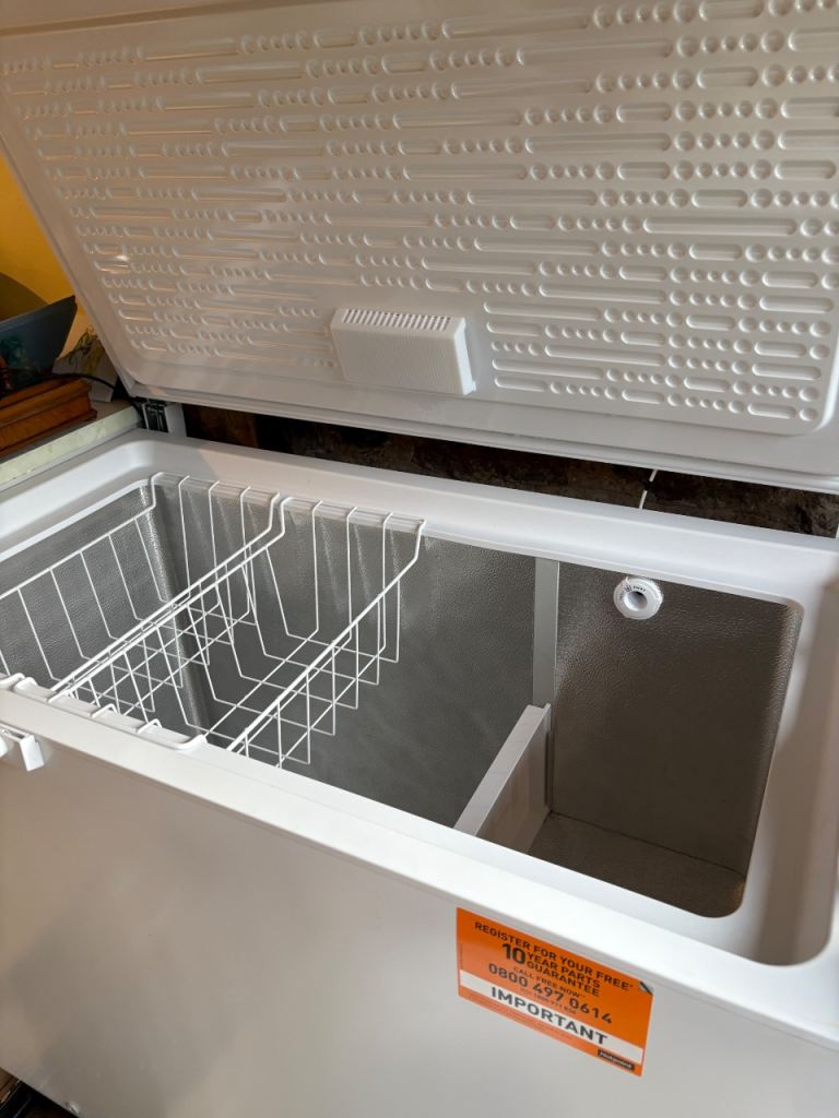 White Chest Freezer – Excellent Condition