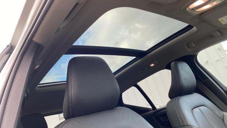 2024 Volvo XC40 2.0 B3 MHEV Ultimate SUV 5dr Petrol Hybrid DCT Auto Euro 6 (s/s) (163 ps) ESTATE ...