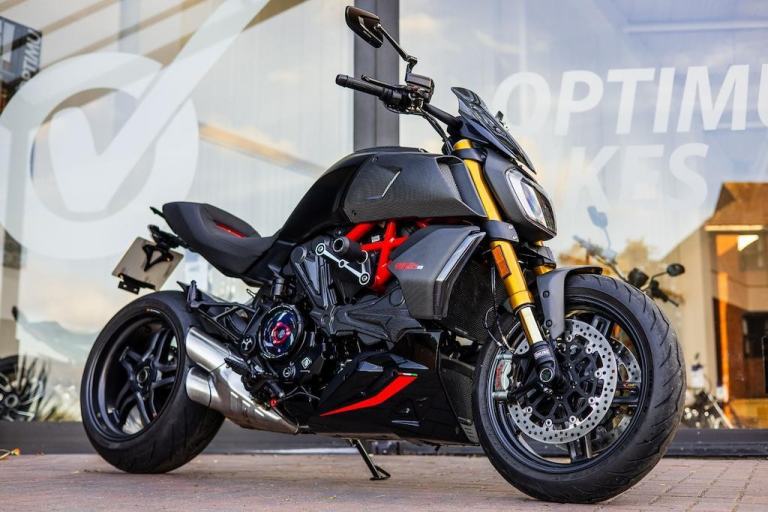 Ducati Diavel 1260 S ! CARBON ! OHLINS ! LOW MILES