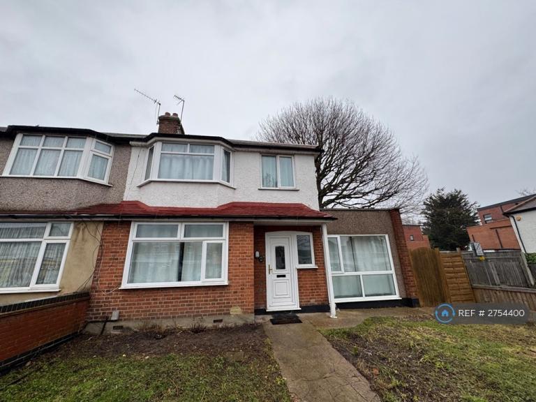 4 bedroom house in London Road, Romford, RM7 (4 bed) (#2754400)