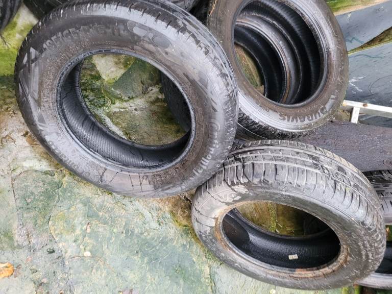 2x 195 65 15 tyres both branded just £30 for both