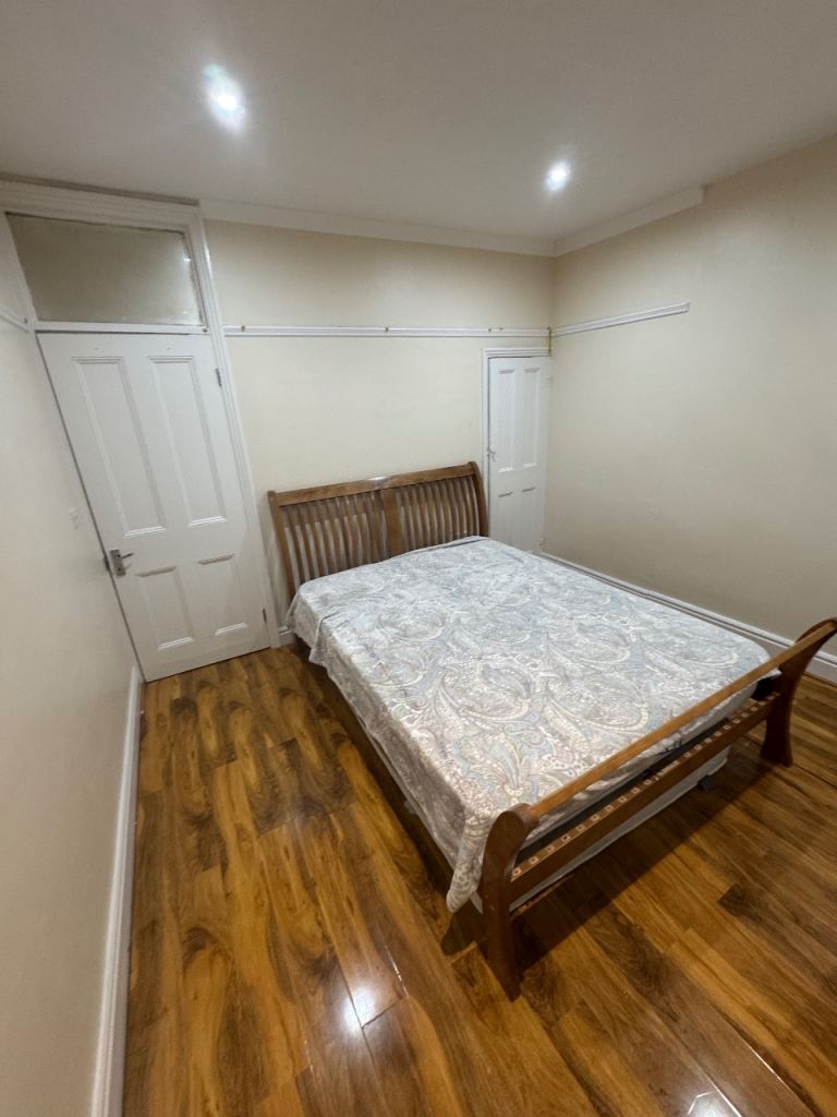 🏠 Flatmates Wanted – Shared Access | Double + Single Rooms – Hayes / Heathrow UB3/UB5