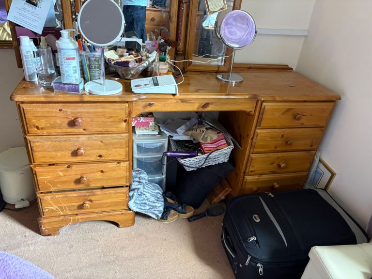 Dressing table with mirror 
