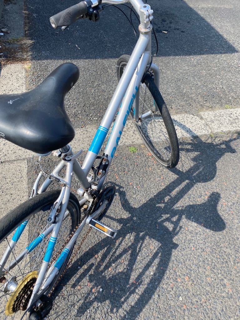 17” Hybrid Bike – Silver, Good Condition, Ready to Ride