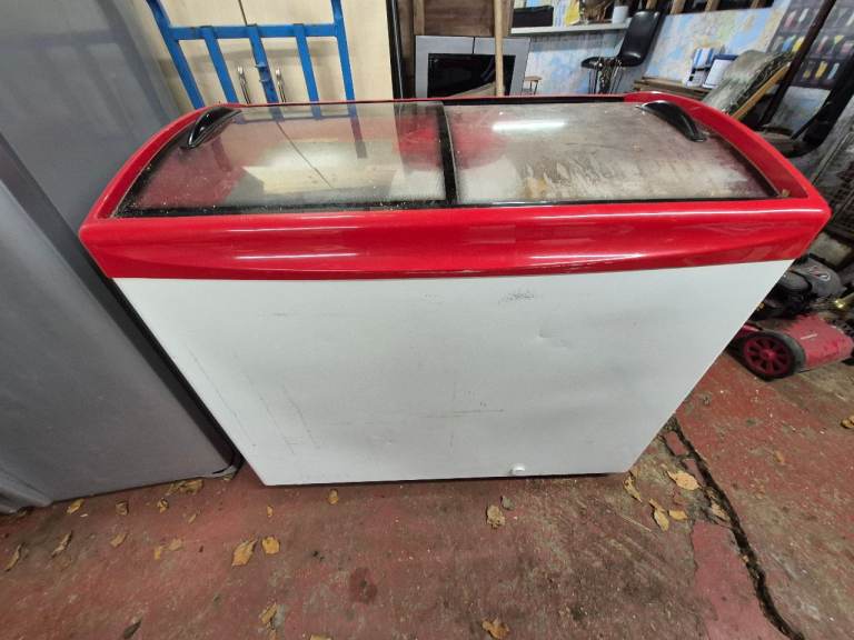 Freezer - Ice cream style display freezer