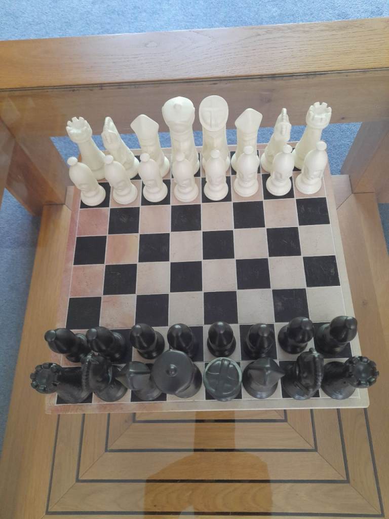 Chess set : porcelain pieces and stone board