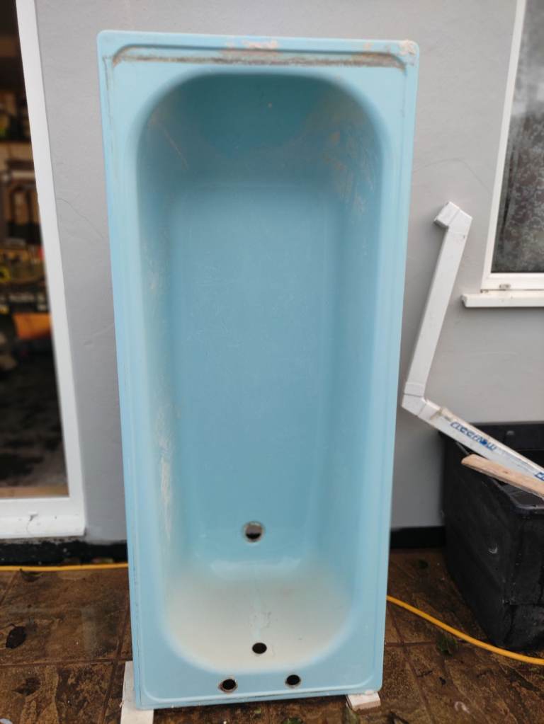 Free steel Bath, colour blue.