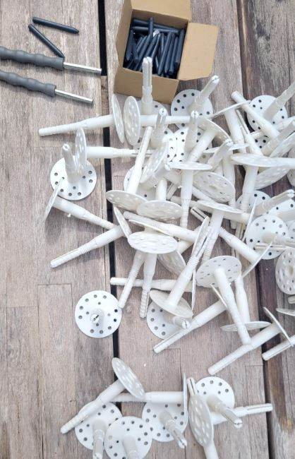 Rawlplugs for securing external insulation panels to masonry walls