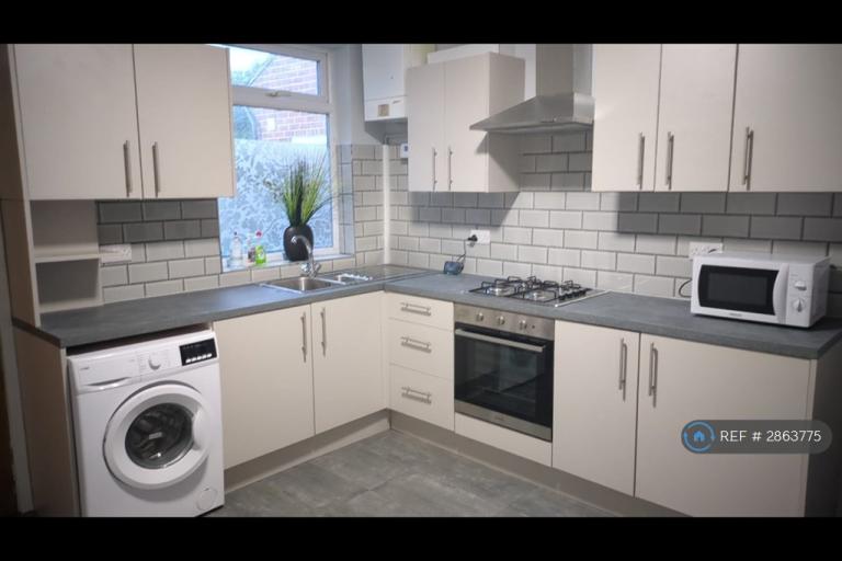 1 bedroom in Hartley Road, Nottingham, NG7 (#2863775)