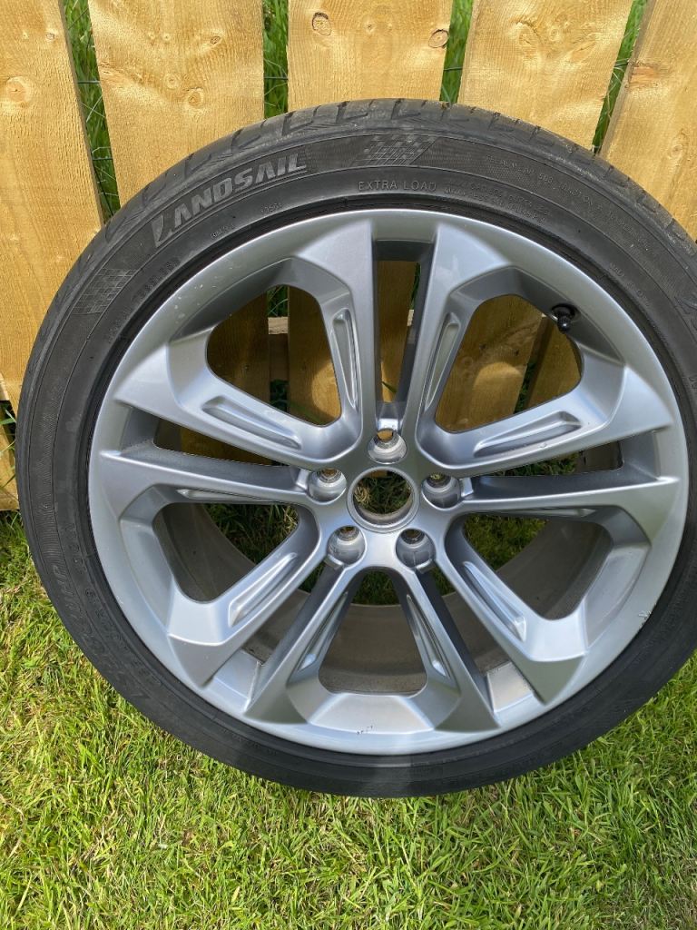 AUDI Q3 19 INCH Alloys and tyres