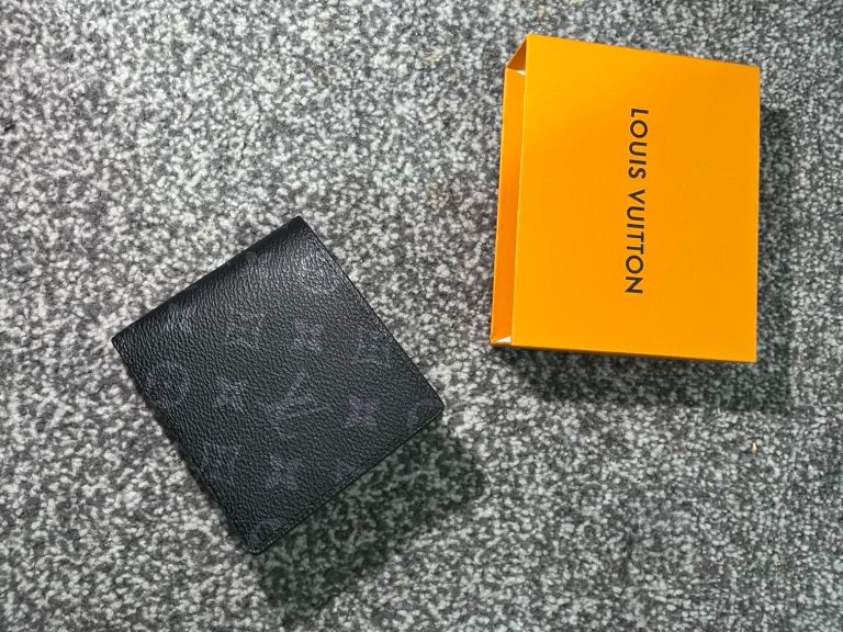 Louis Vuitton Men's Wallet – Black