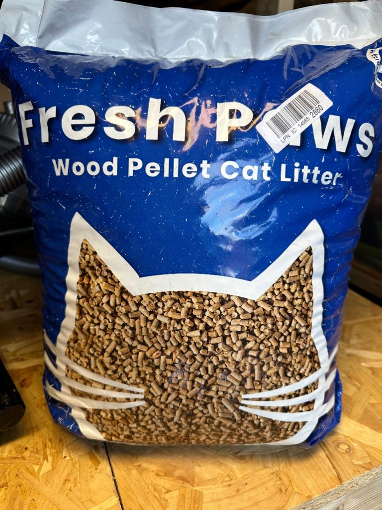 Fresh Paws Premium Wood Pellet Cat Litter, 30 L