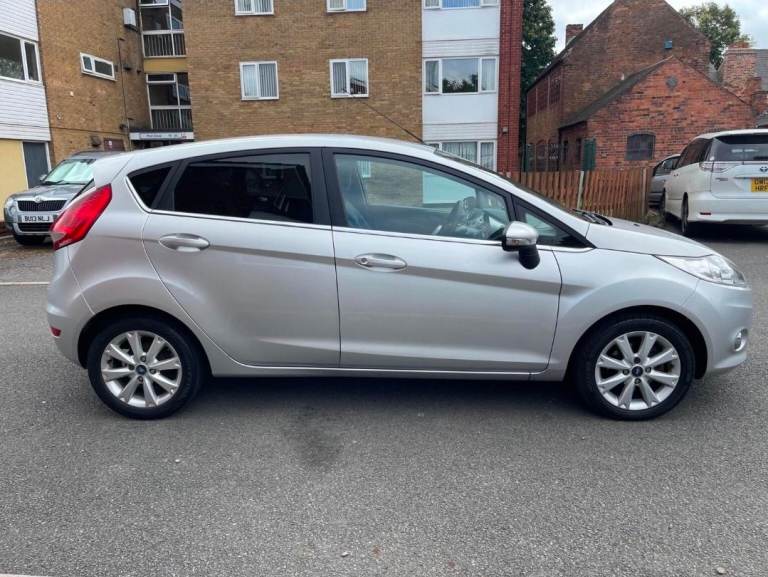 FORD FIESTA 1.4 ZETEC **93K MILES /FULL SERVICE HISTORY / PERECT FIRST CAR**