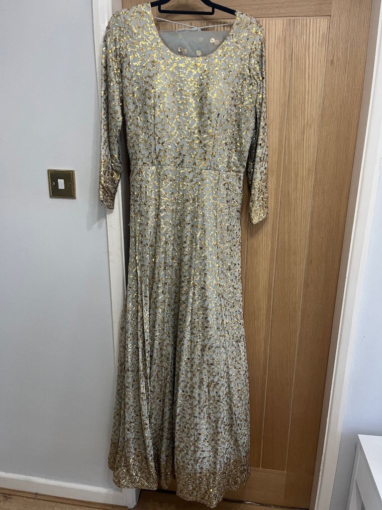 Women’s silver Indian dress with net dupatta