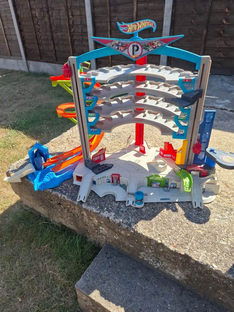 Hot wheels garage